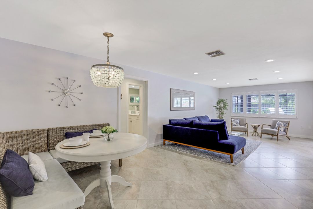 696 Regatta Ct, Naples, FL 34103