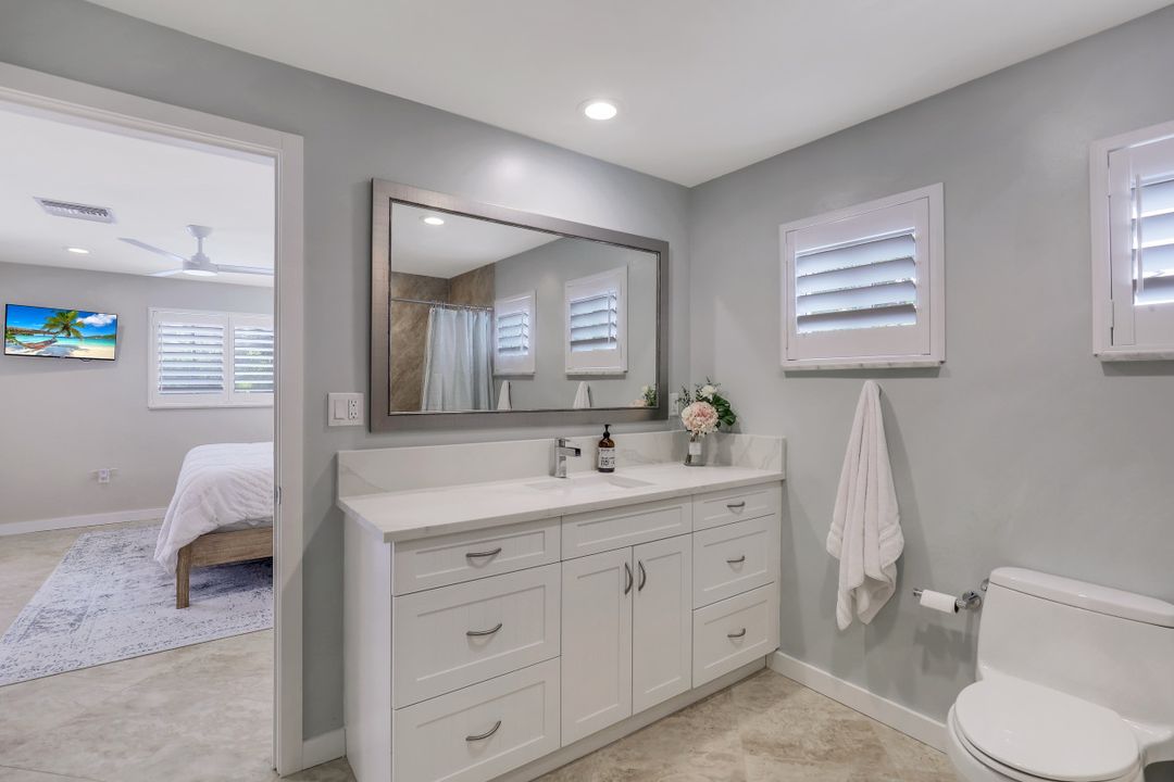 696 Regatta Ct, Naples, FL 34103