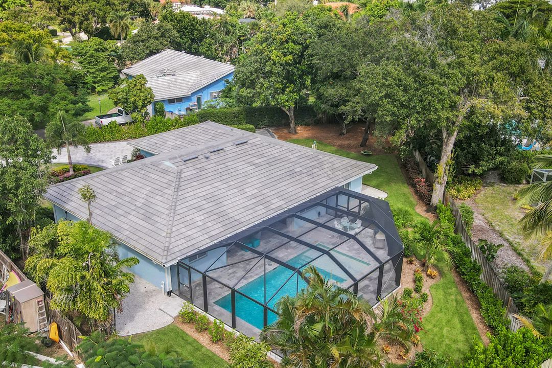 696 Regatta Ct, Naples, FL 34103