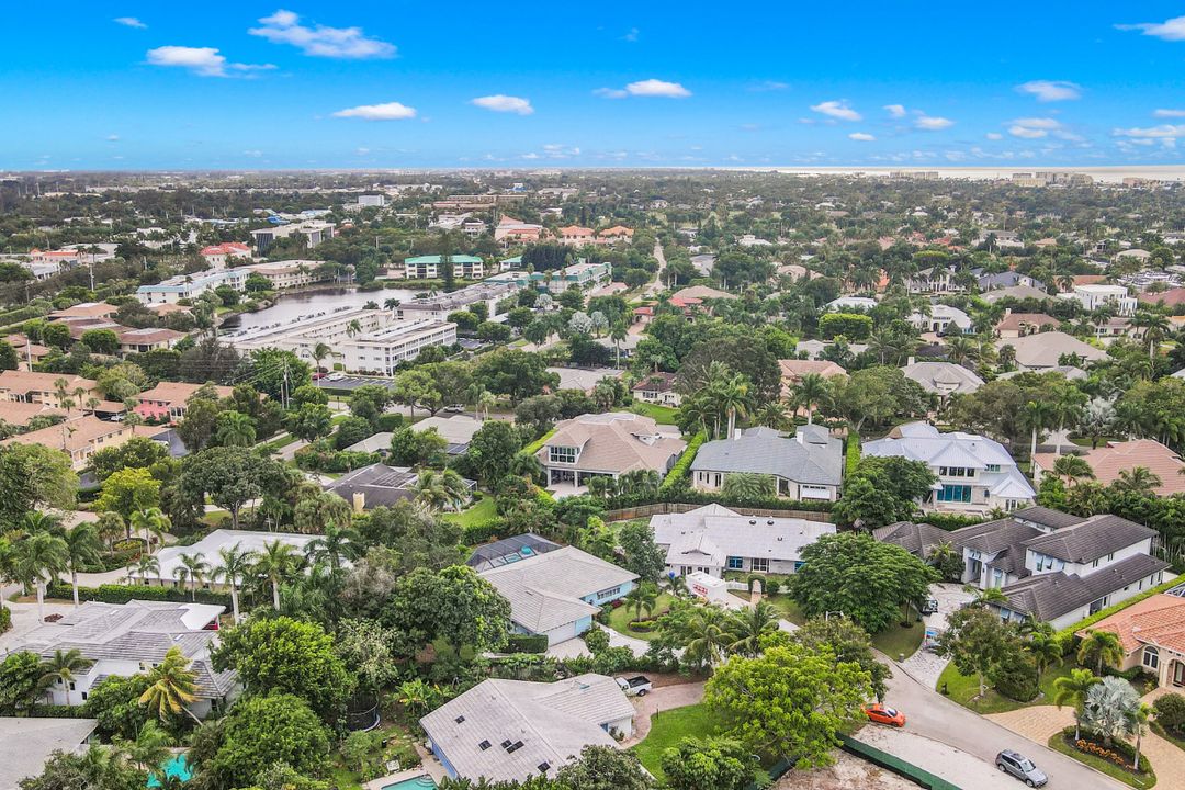 696 Regatta Ct, Naples, FL 34103