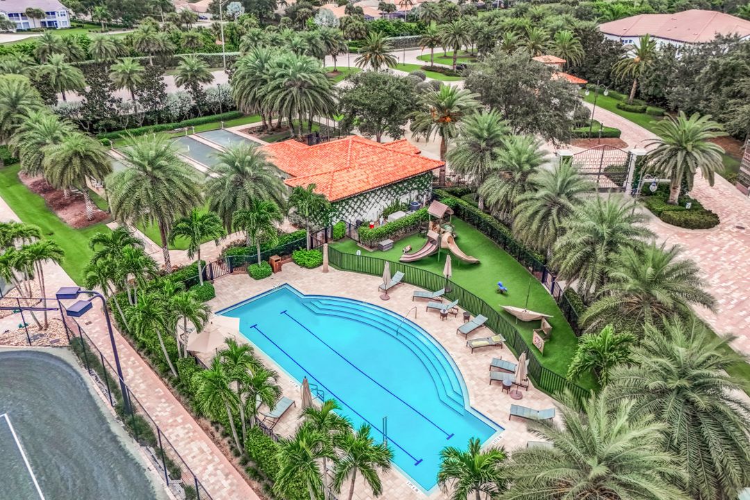 16374 Viansa Wy #302, Naples, FL 34110