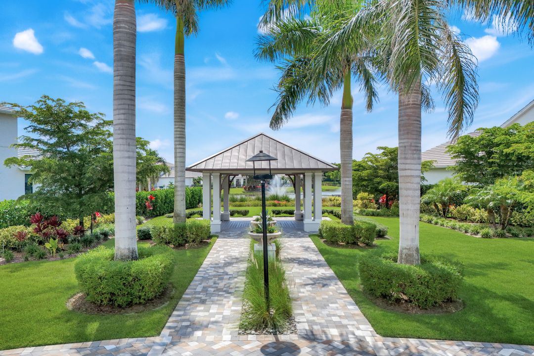 16767 Enclave Cir, Naples, FL 34110
