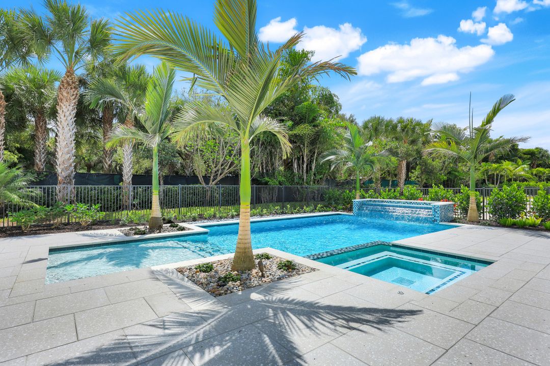 16767 Enclave Cir, Naples, FL 34110