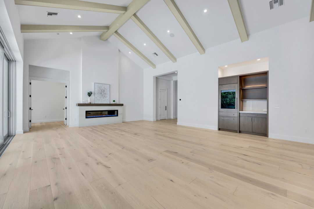 16767 Enclave Cir, Naples, FL 34110