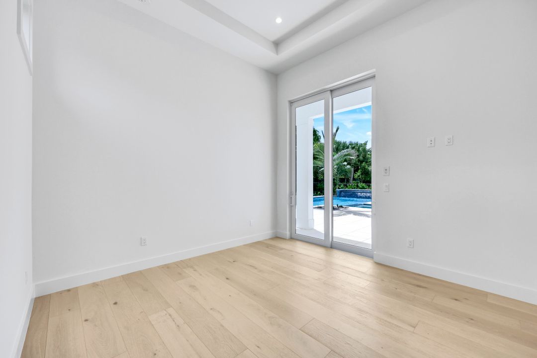 16767 Enclave Cir, Naples, FL 34110