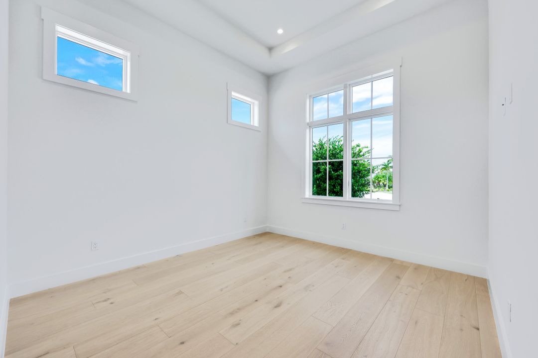 16767 Enclave Cir, Naples, FL 34110
