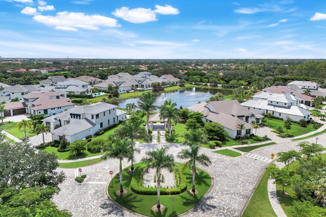 16767 Enclave Cir, Naples, FL 34110