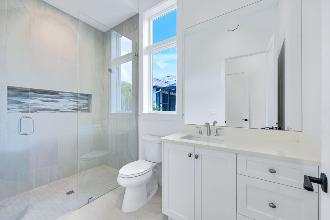 16767 Enclave Cir, Naples, FL 34110