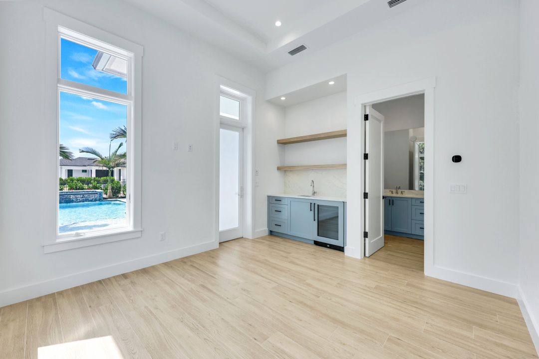 16767 Enclave Cir, Naples, FL 34110