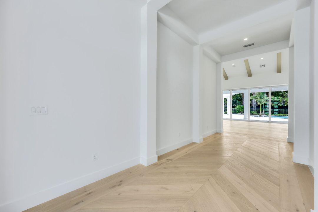 16767 Enclave Cir, Naples, FL 34110