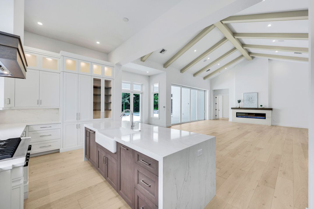16767 Enclave Cir, Naples, FL 34110