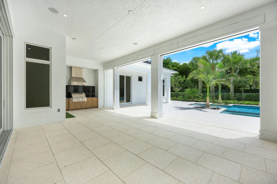 16767 Enclave Cir, Naples, FL 34110