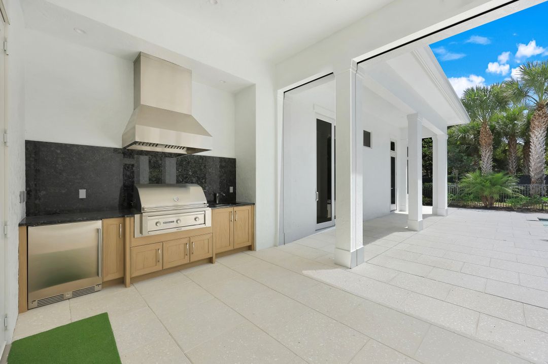 16767 Enclave Cir, Naples, FL 34110