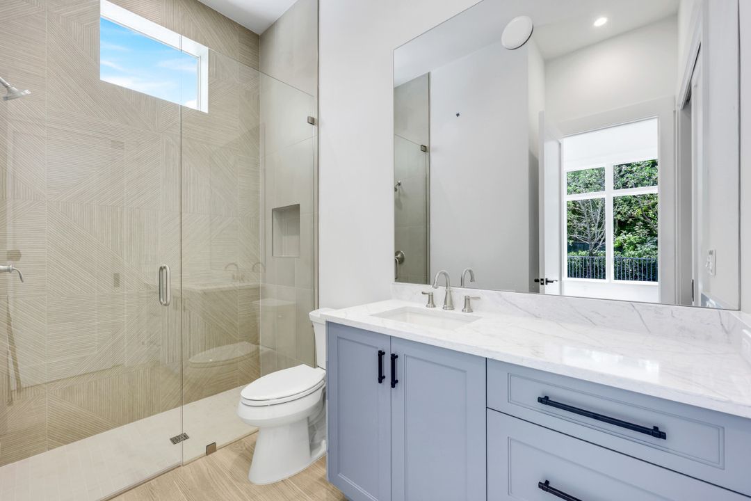 16767 Enclave Cir, Naples, FL 34110