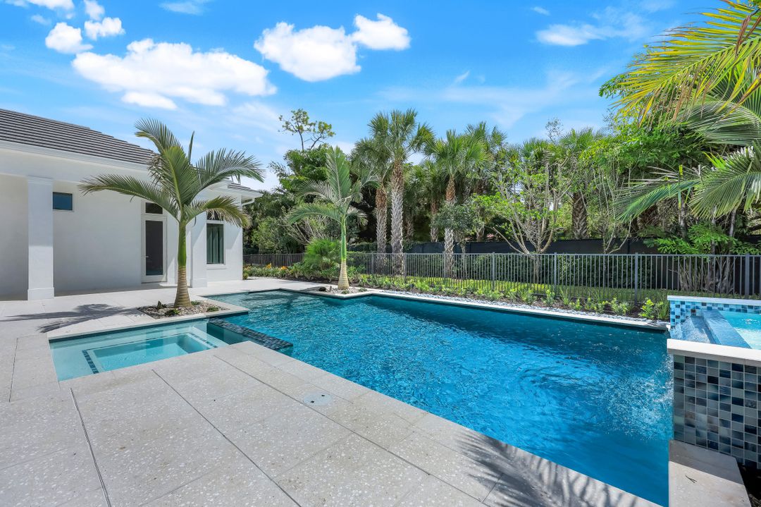 16767 Enclave Cir, Naples, FL 34110