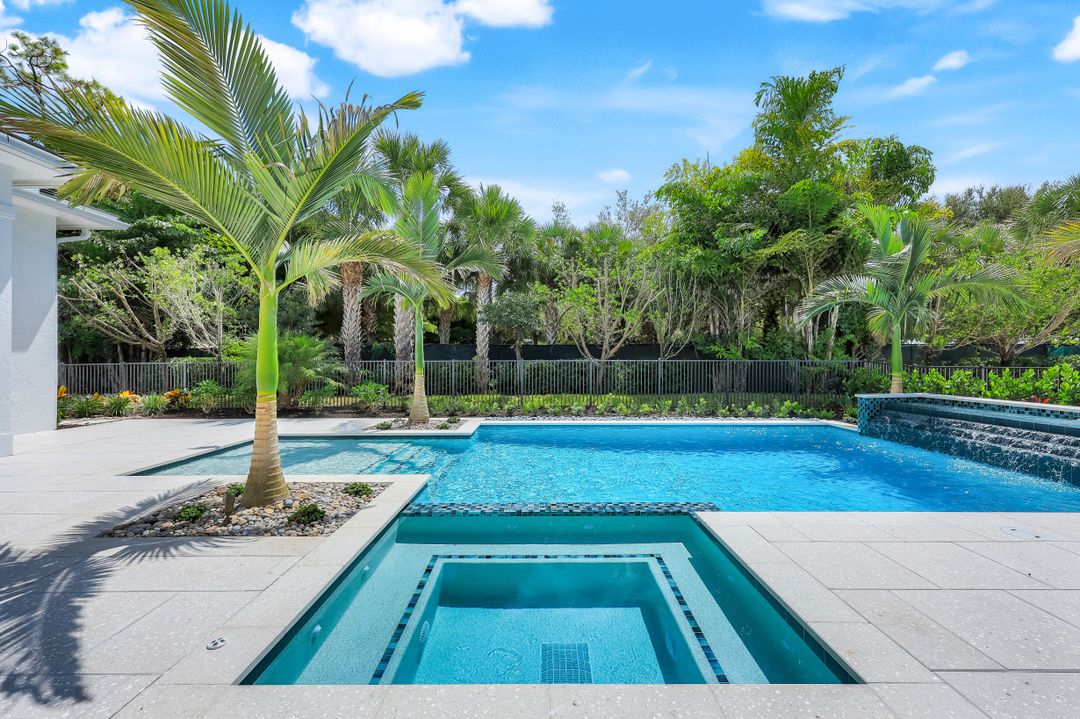 16767 Enclave Cir, Naples, FL 34110