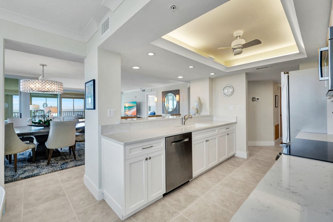 21 Bluebill Ave #1001, Naples, FL 34108