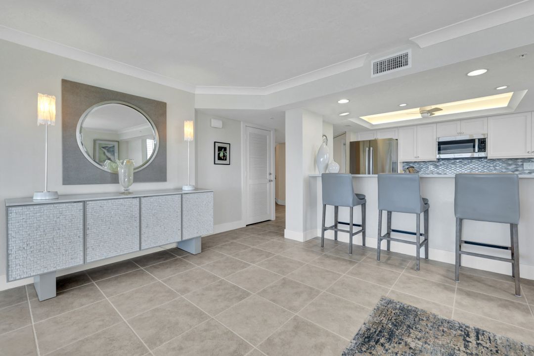 21 Bluebill Ave #1001, Naples, FL 34108