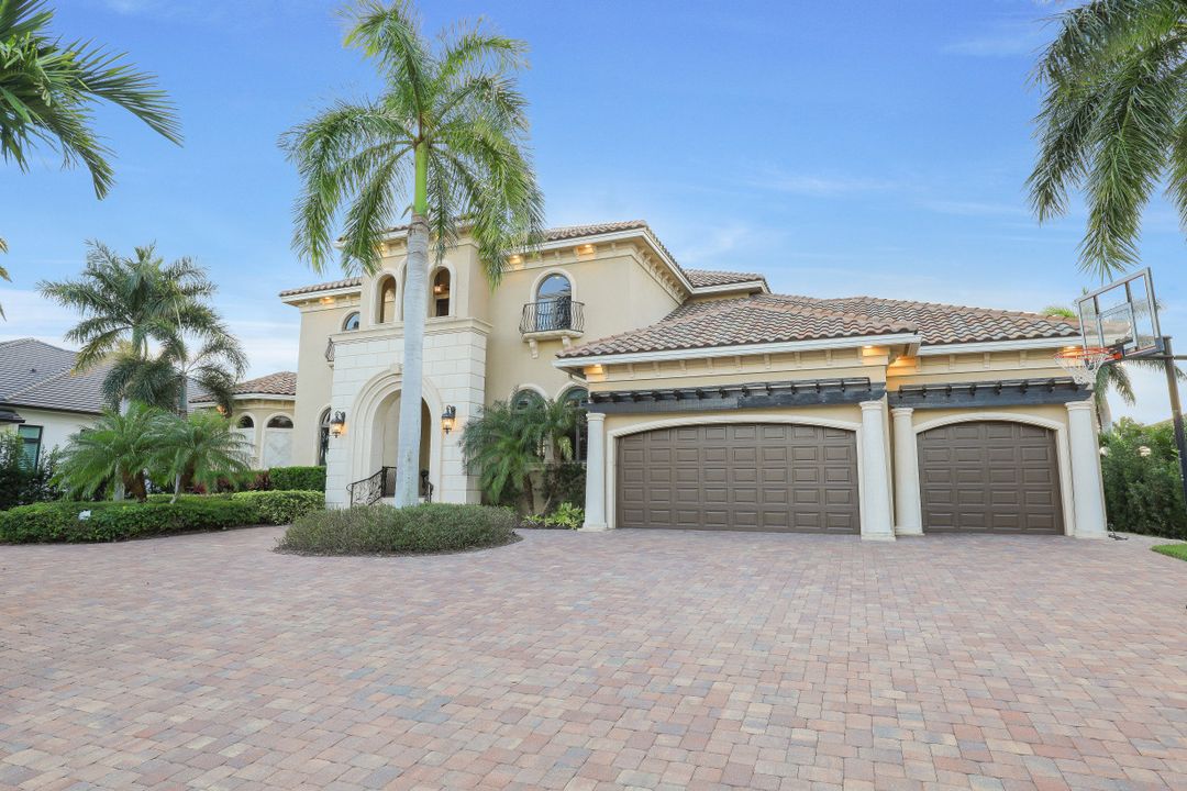 808 S Heathwood Dr, Marco Island, FL 34145