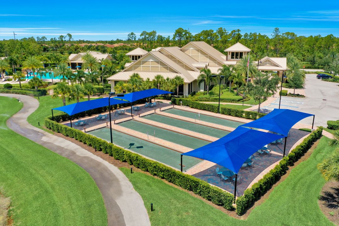 7659 Jacaranda Ln, Naples, FL 34114