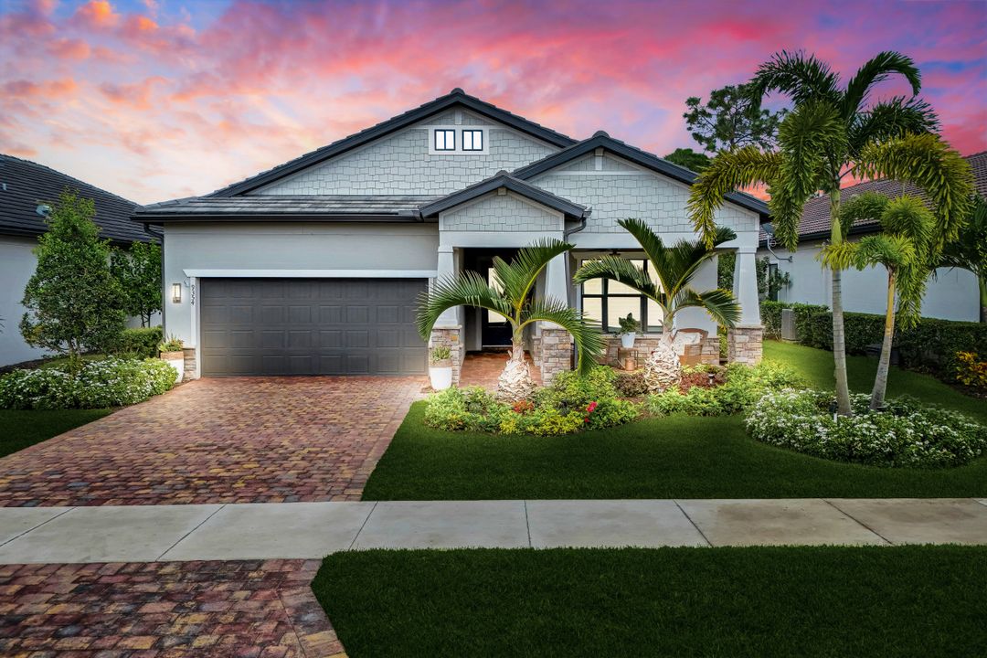 9354 Greyhawk Trl, Naples, FL 34120
