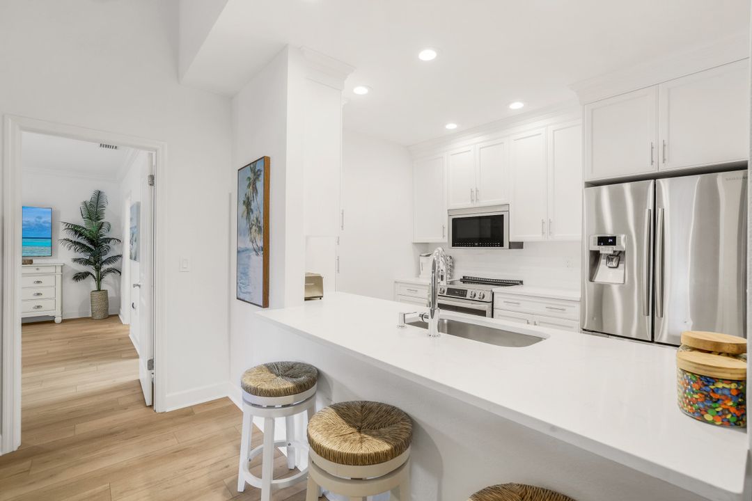 790 Willowbrook Dr #305, Naples, FL 34108