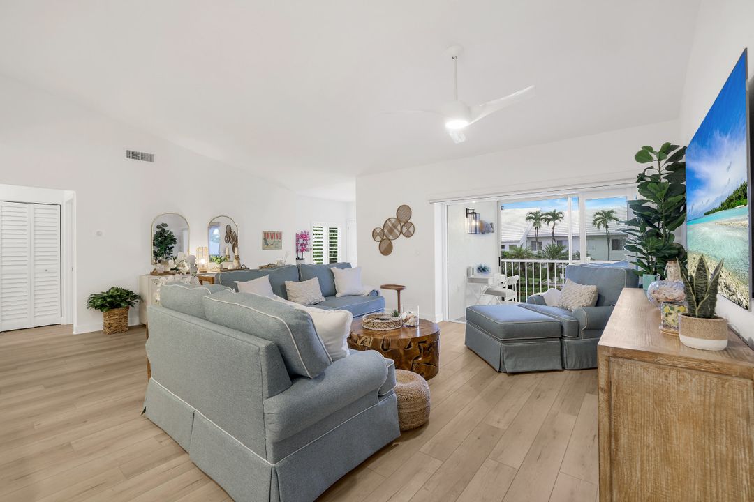 790 Willowbrook Dr #305, Naples, FL 34108