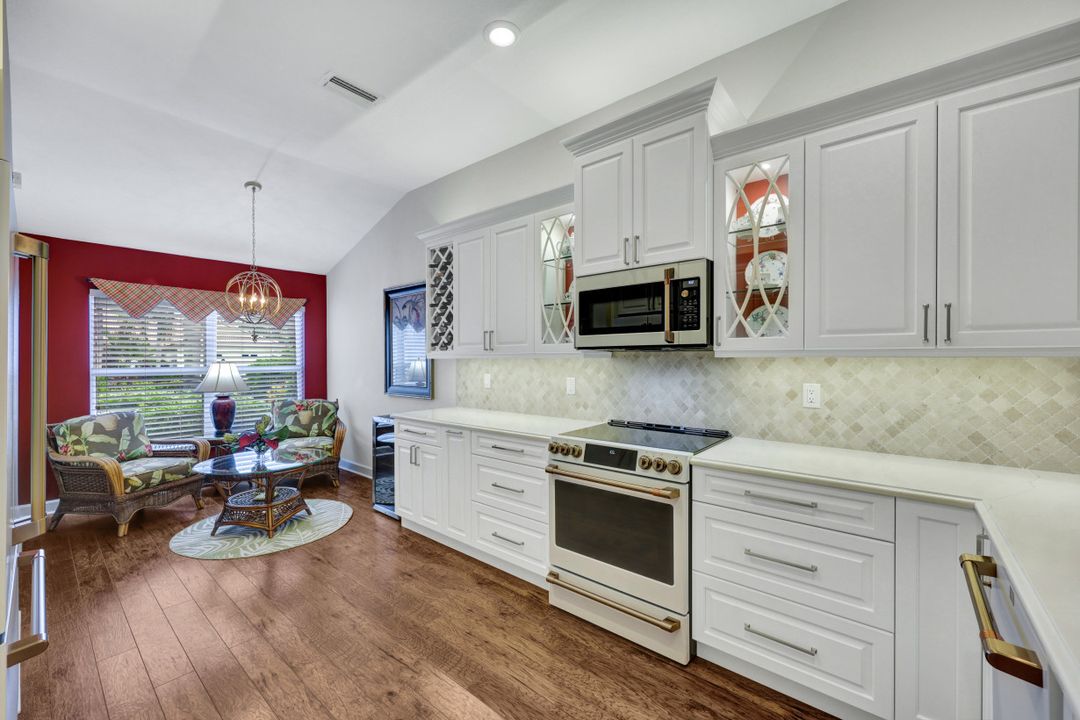 5867 Northridge Dr, Naples, FL 34110