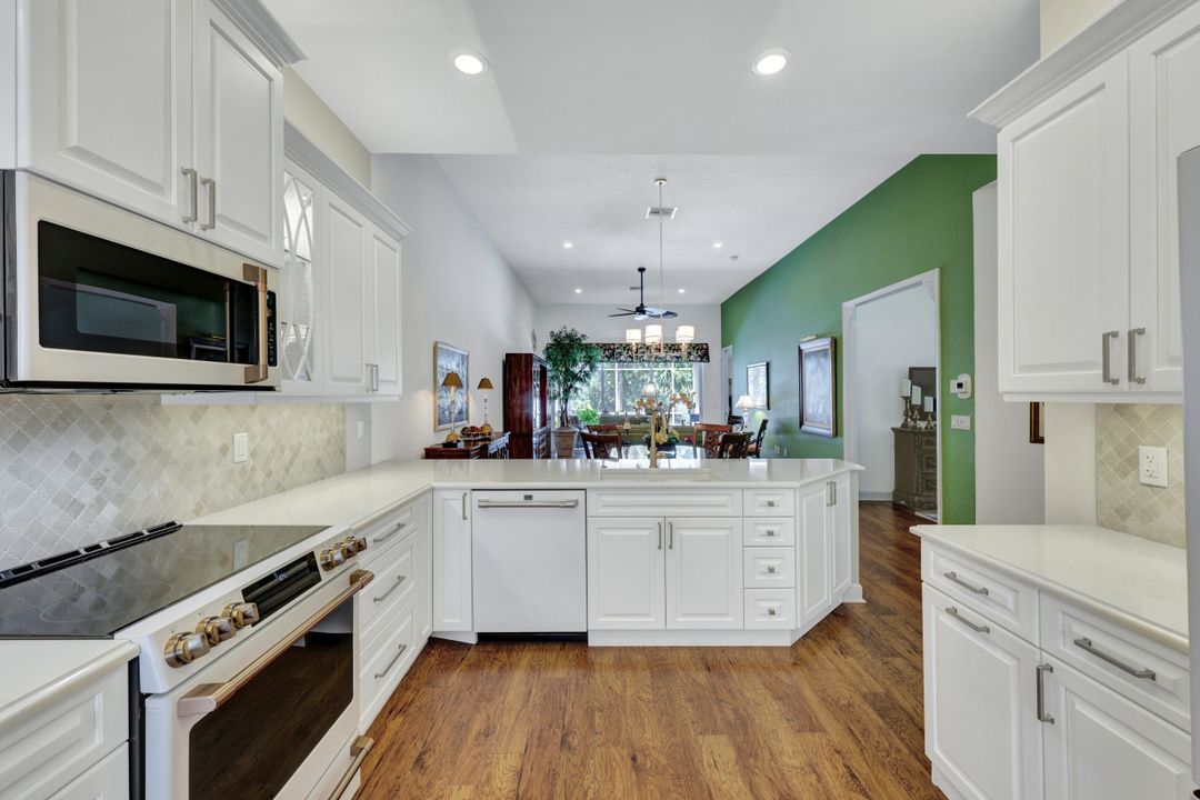 5867 Northridge Dr, Naples, FL 34110