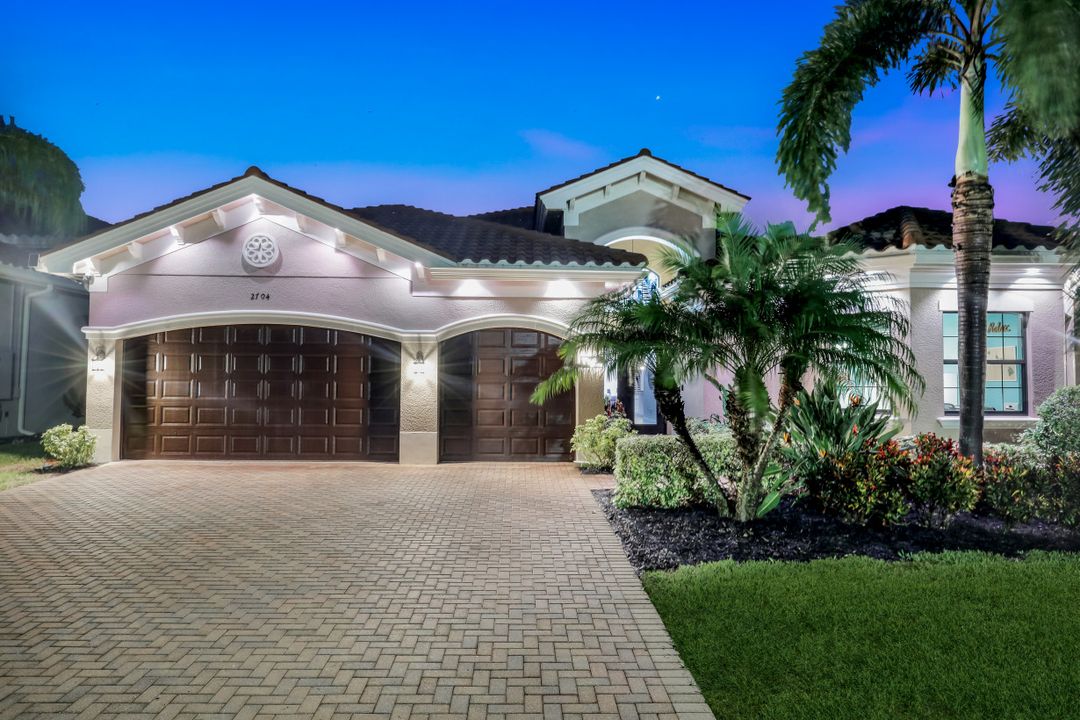 2704 Crystal Way, Naples, FL 34119