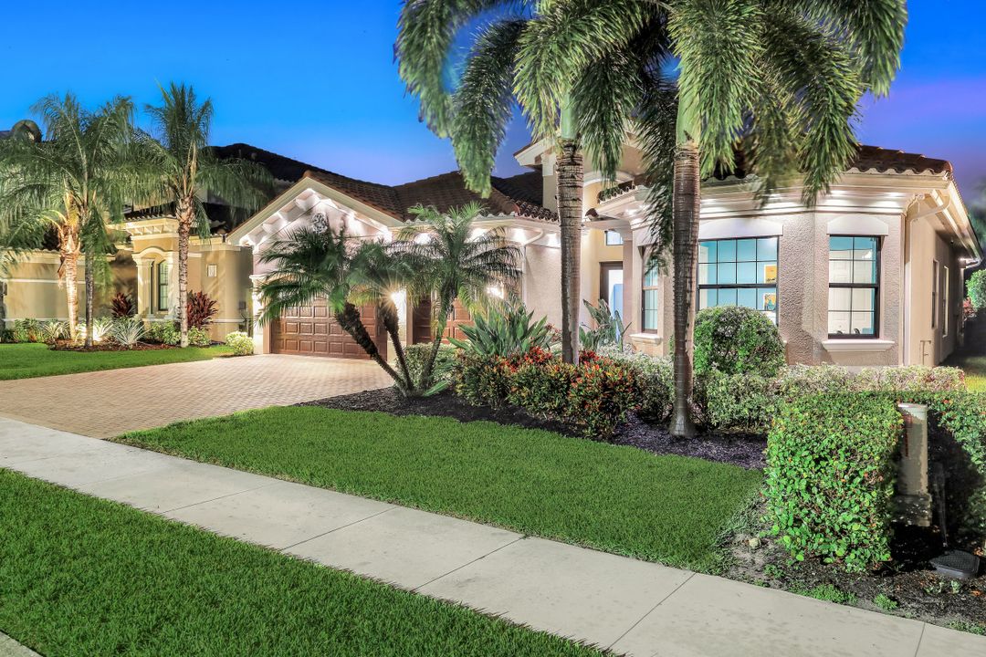 2704 Crystal Way, Naples, FL 34119