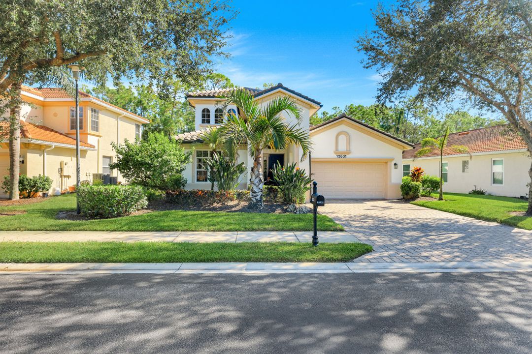 12631 Biscayne Ct, Naples, FL 34105