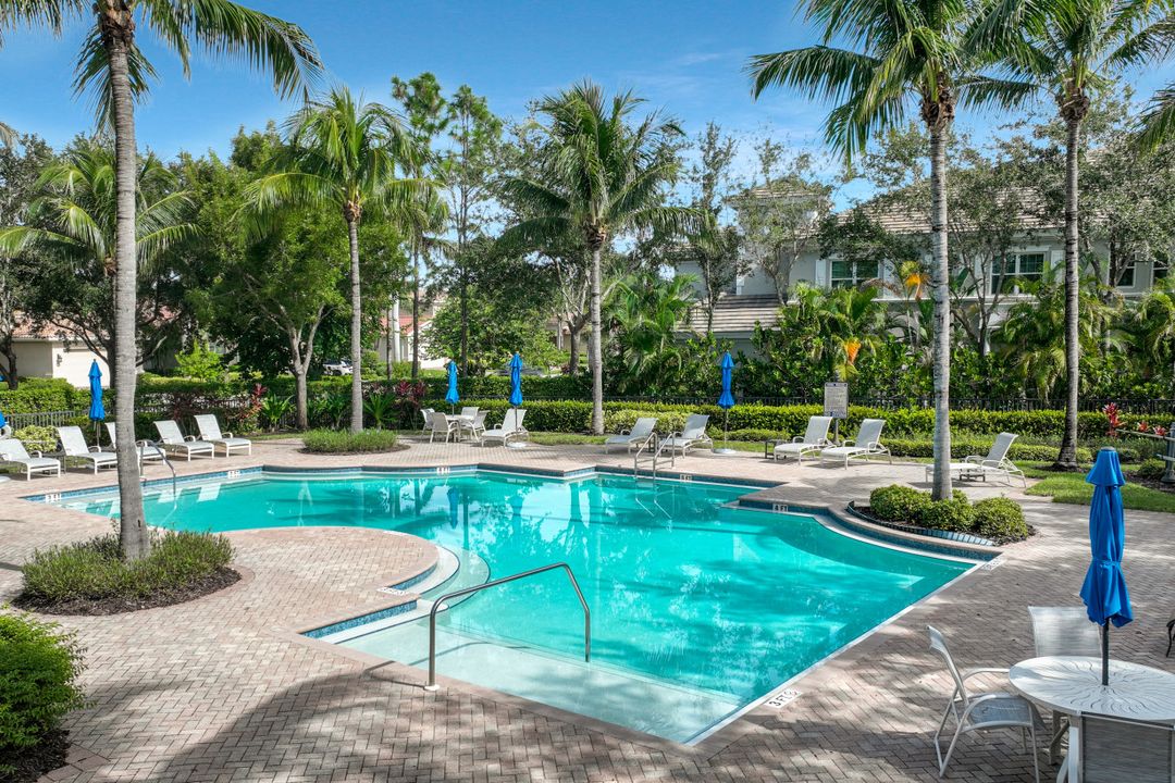 9242 Tesoro Ln #203, Naples, FL 34114