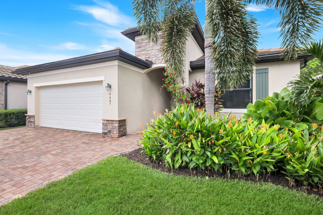 9445 Glenforest Dr, Naples, FL 34120