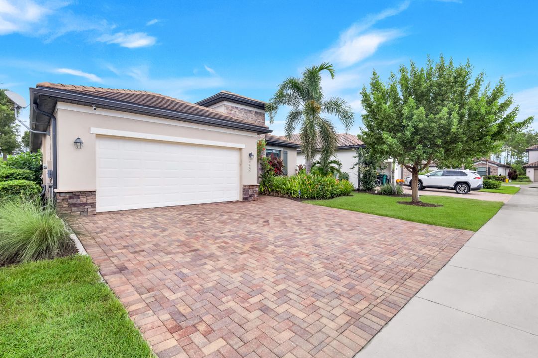 9445 Glenforest Dr, Naples, FL 34120