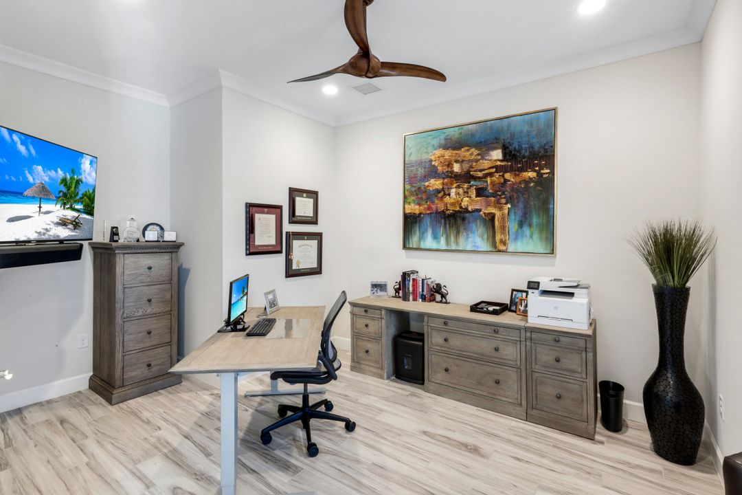 6316 Lyford Isle Dr, Naples, FL 34113