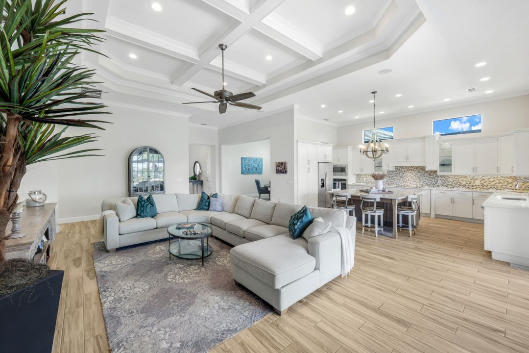 6316 Lyford Isle Dr, Naples, FL 34113