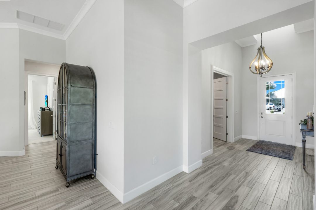6316 Lyford Isle Dr, Naples, FL 34113