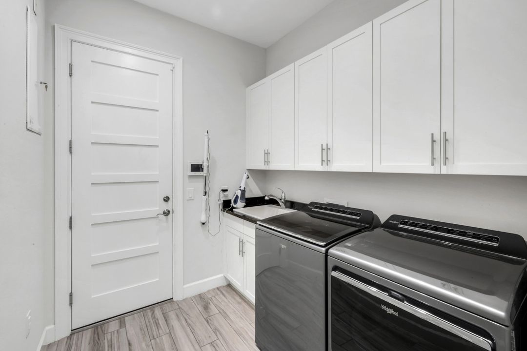 6316 Lyford Isle Dr, Naples, FL 34113