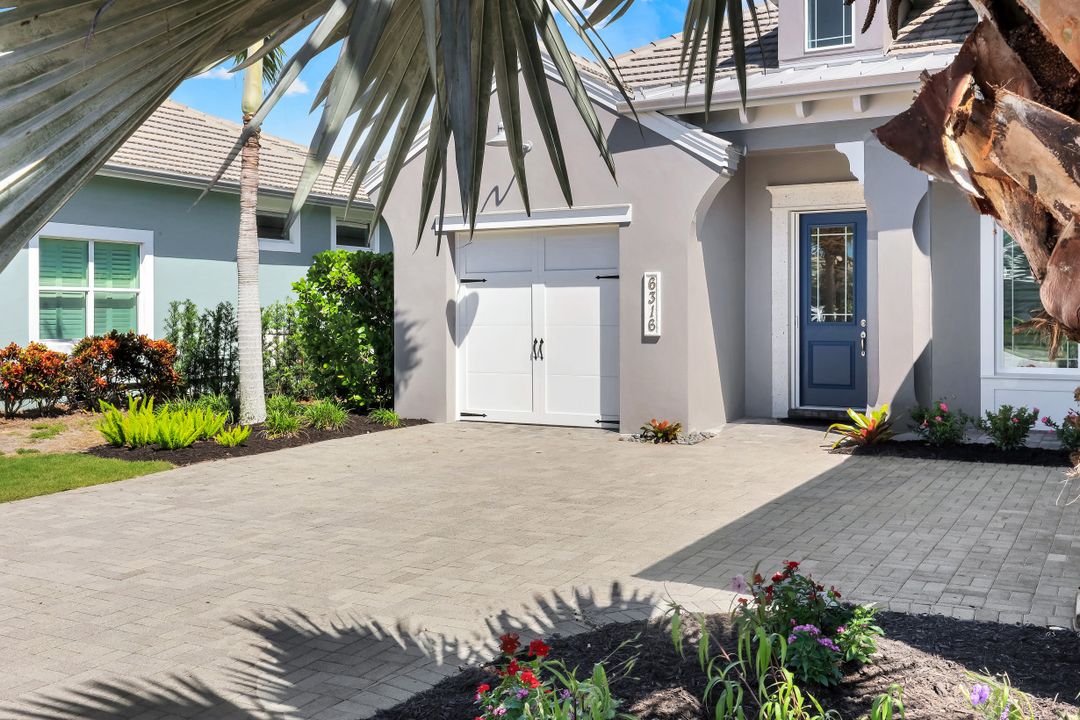 6316 Lyford Isle Dr, Naples, FL 34113