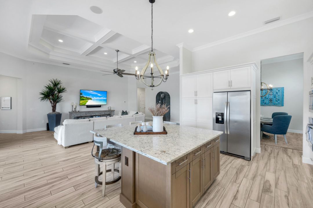 6316 Lyford Isle Dr, Naples, FL 34113
