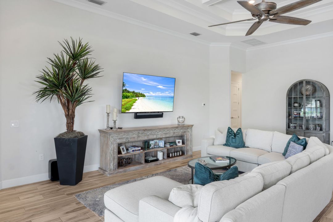 6316 Lyford Isle Dr, Naples, FL 34113