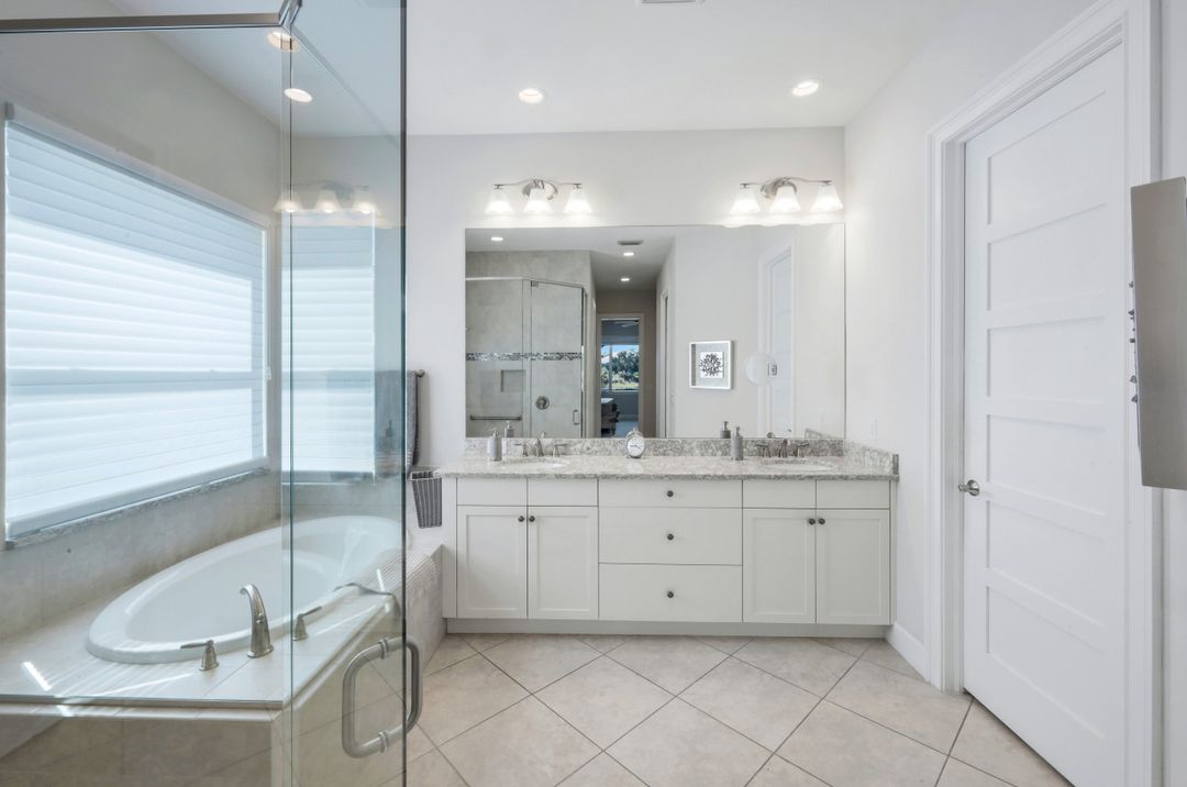6316 Lyford Isle Dr, Naples, FL 34113