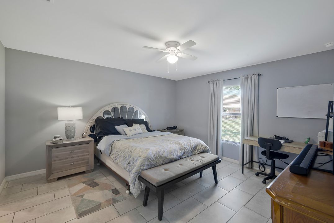 4137 SW 8th Pl, Cape Coral, FL 33914