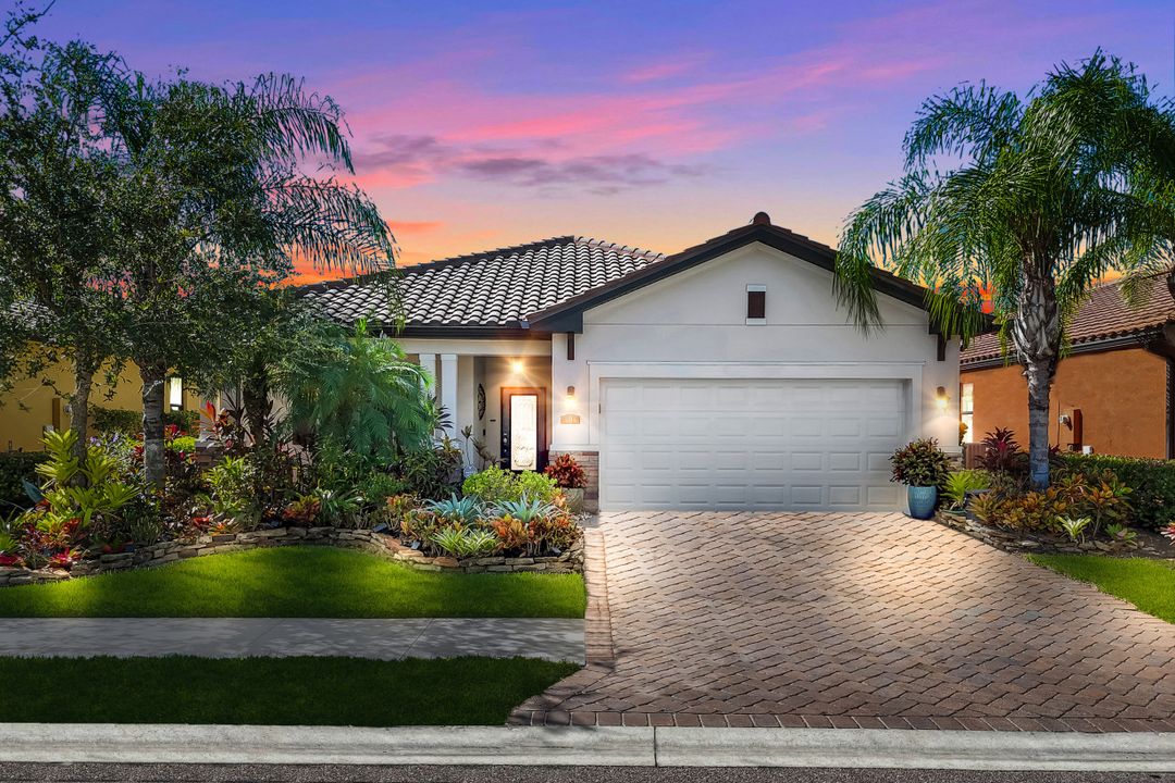 4244 Raffia Palm Cir, Naples, FL 34119