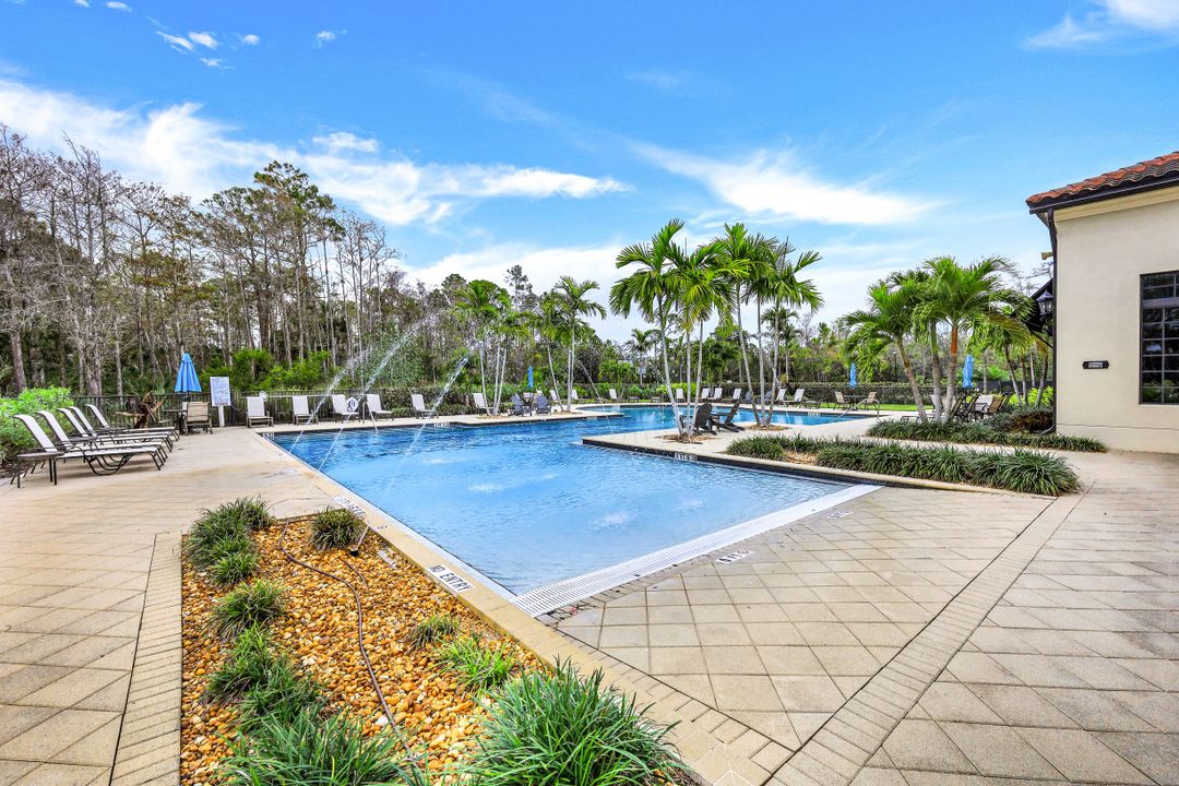 4244 Raffia Palm Cir, Naples, FL 34119