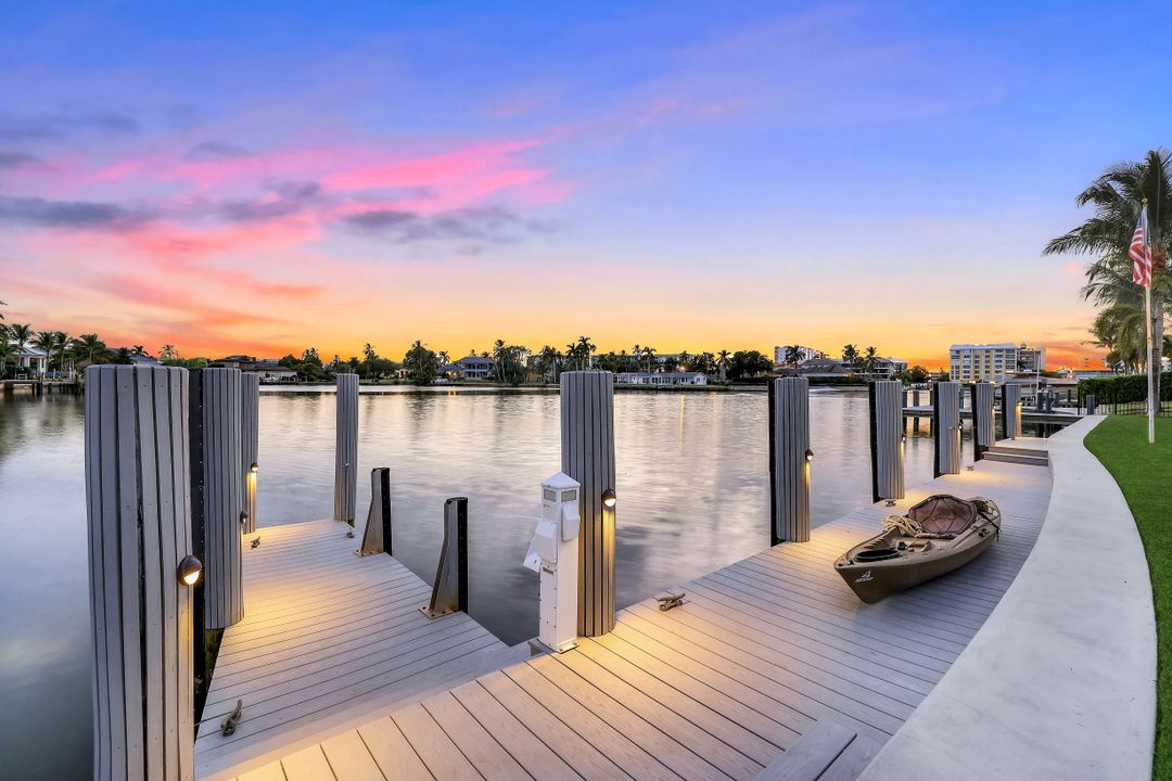 400 Springline Dr, Naples, FL 34102