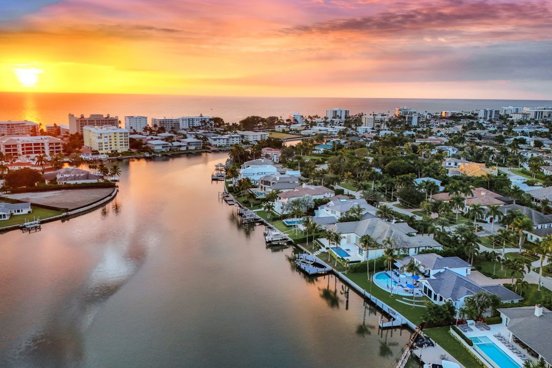 400 Springline Dr, Naples, FL 34102