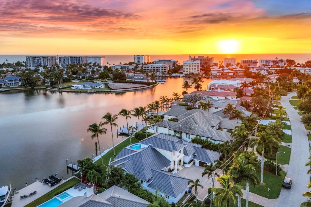 400 Springline Dr, Naples, FL 34102