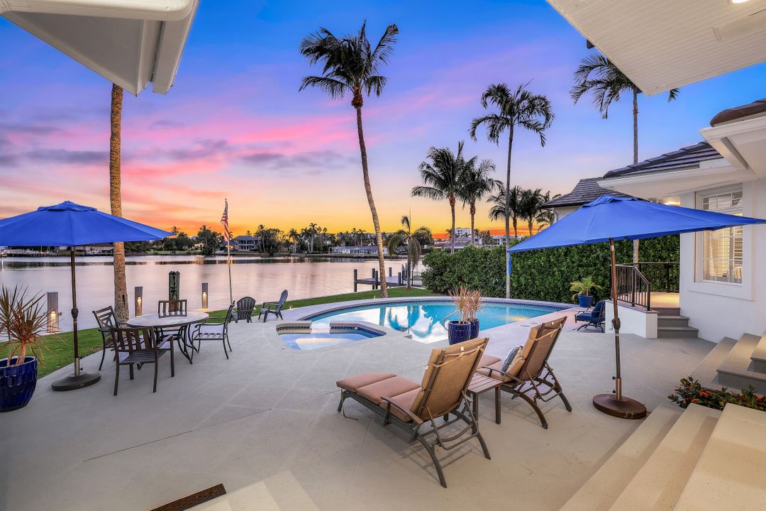 400 Springline Dr, Naples, FL 34102